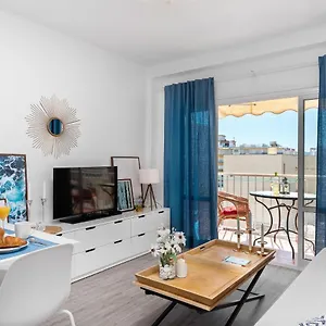 Apartment Cozy Next To The And Center, Nerja